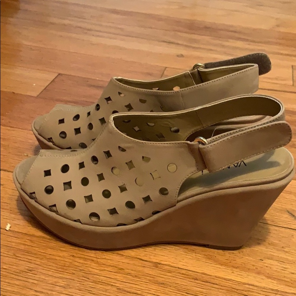Heels - Picture 2 of 4